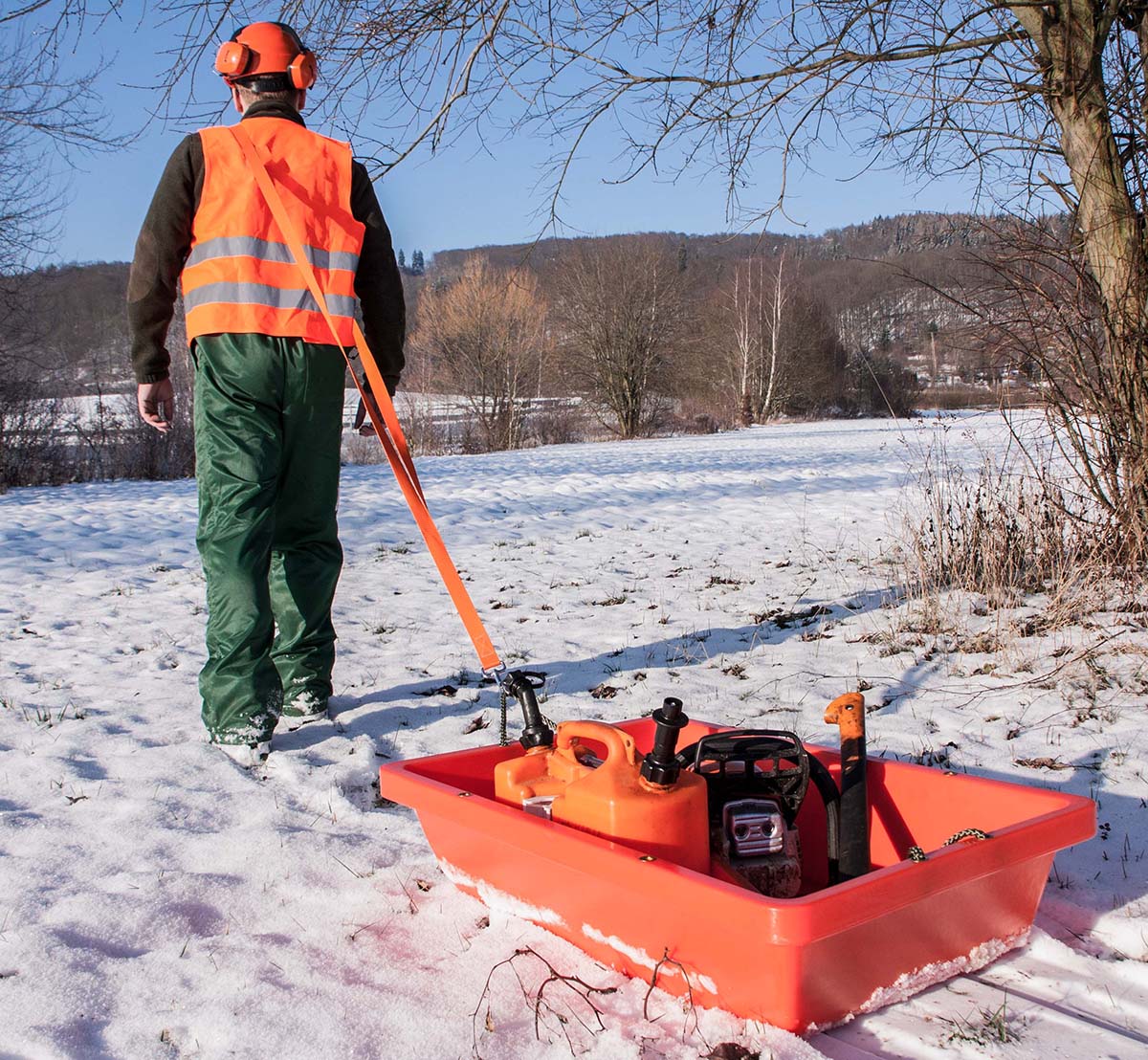 Eurohunt Forstwanne orange mit zwei Trageriemen und eingearbeiteten Kufen, Detail