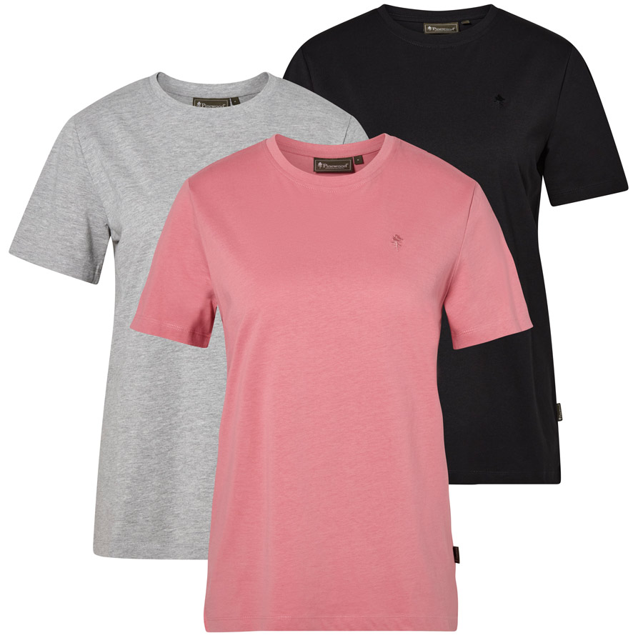 Damen-T-Shirts von Pinewood im 3er Pack in Grau Meliert, Dunkelrosa und Schwarz mit Rundhalsausschnitt und gesticktem Logo.