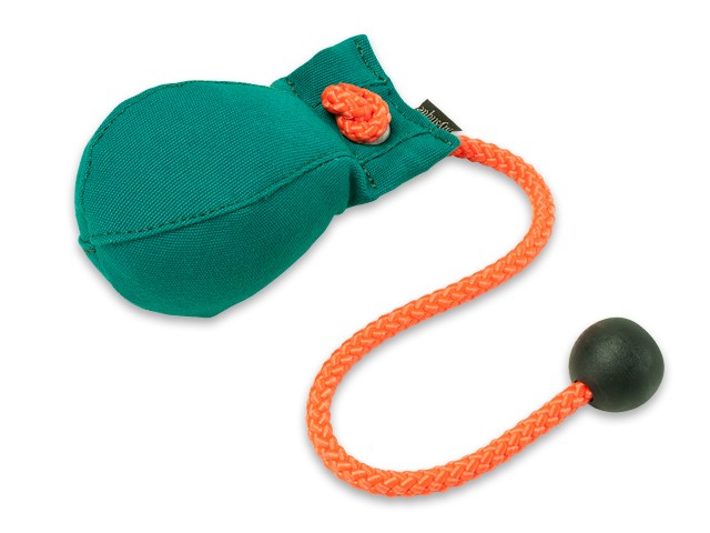 Mystique Dummy Ball 150 g in grün mit oranger Wurfkordel, Vorderseite