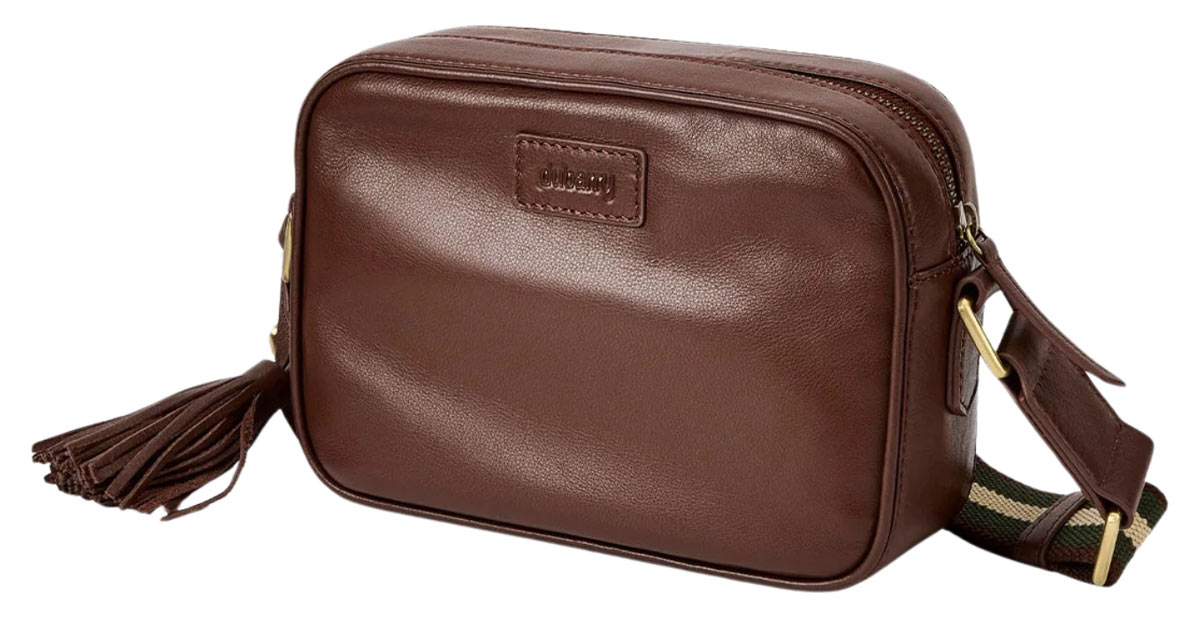Dubarry Tasche Rostrevor in Cedar aus Vollnarbenleder in schräger Vorderansicht mit sichtbarem Reißverschluss des Hauptfachs.