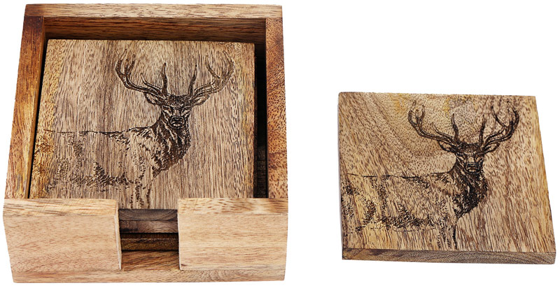 Holzuntersetzer mit Hirsch-Motiv von AKAH, vier Untersetzer in Holzbox