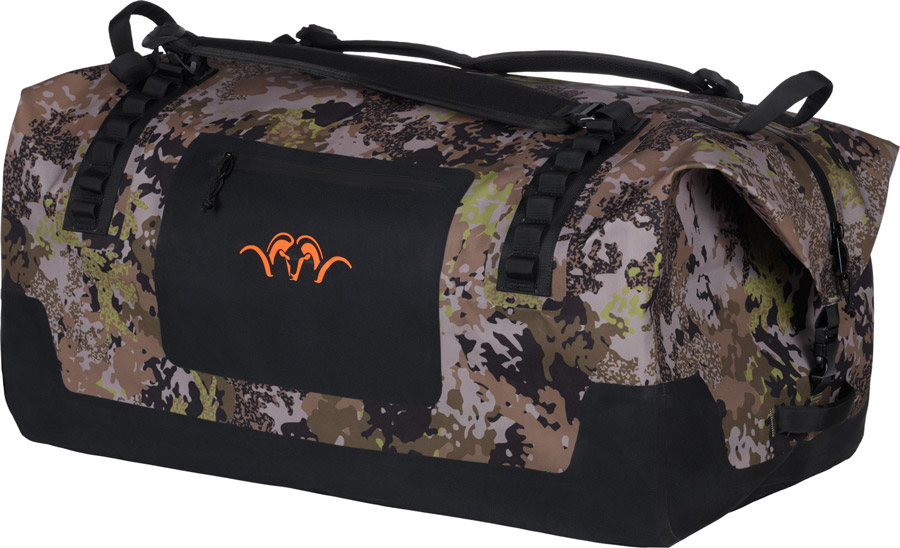 Blaser Duffle Bag Größe L mit 110L, Tasche in der Farbgebung HunTec mit Camou-Muster und Blaser-Logog auf schwarzem Patch
