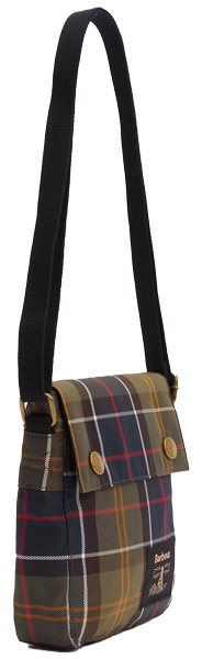 Barbour Tasche Torridon Tartan Flight, Gurt der Tasche nach oben in die Länge gezogen