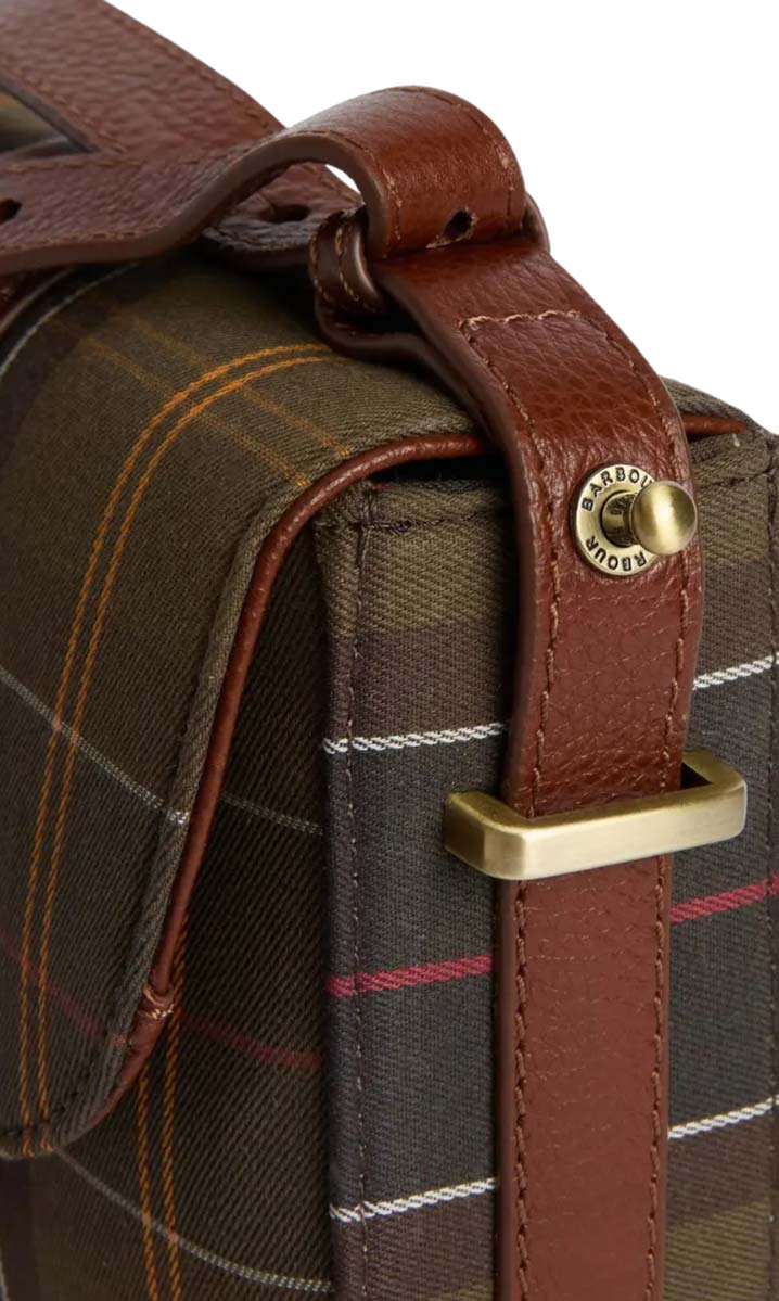 Barbour Tasche Elm Crossbody Tartan Detail oben mit Gurt