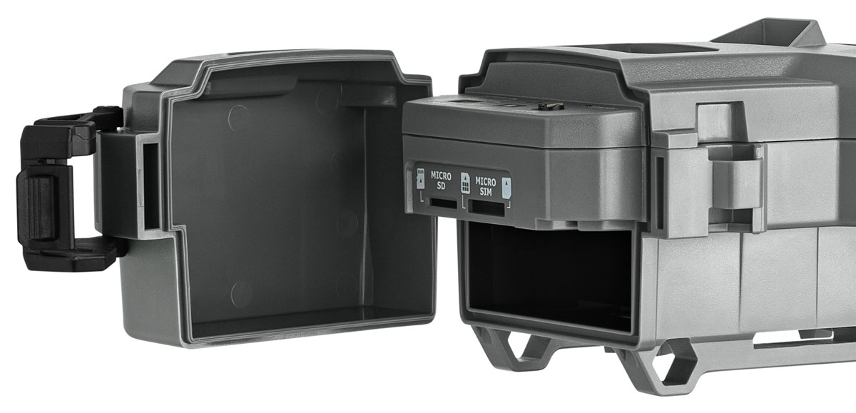Spypoint Flex-Dark Twin-Pack – untere Klappe geöffnet, Einblick in Bedienelemente