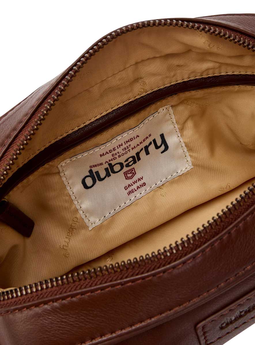 Dubarry Tasche Rostrevor in Cedar mit Innenansicht des Hauptfachs.