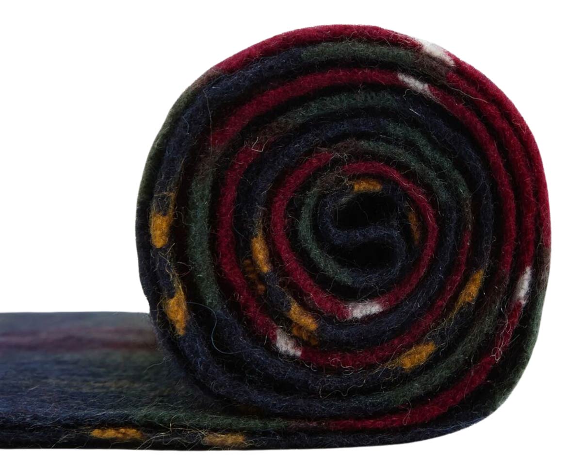 Barbour Schal aus Cashmere-Wolle im Tartan-Muster zusammengerollt