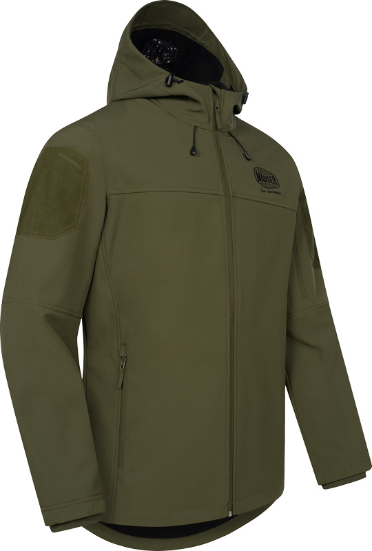 Herren-Softshelljacke Mauser Tornado in matt Oliv, Rechtsansicht mit seitlicher Silhouette, schwarzem Reißverschluss und Kapuze.