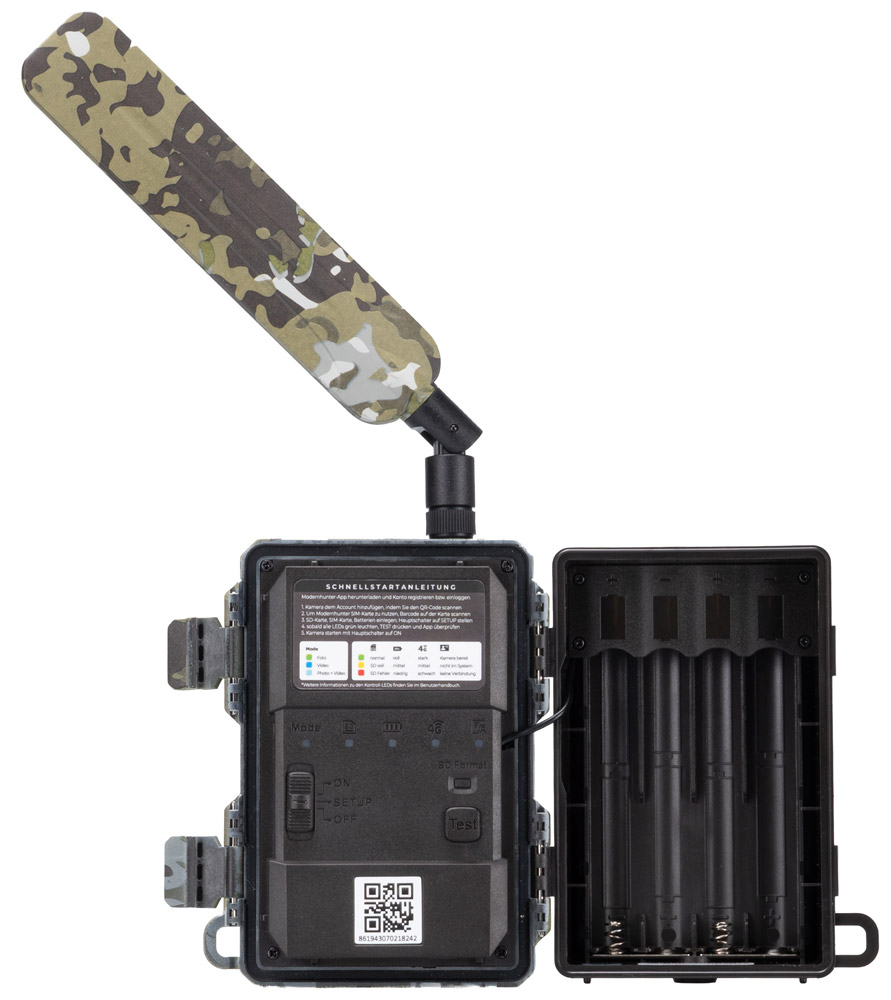 Modern Hunter Mini Wildkamera Hunter 4G von Bresser, Batteriefach au der Rückseite ist geöffnet und keine Batterien eingelegt, vier Batterien benötigt