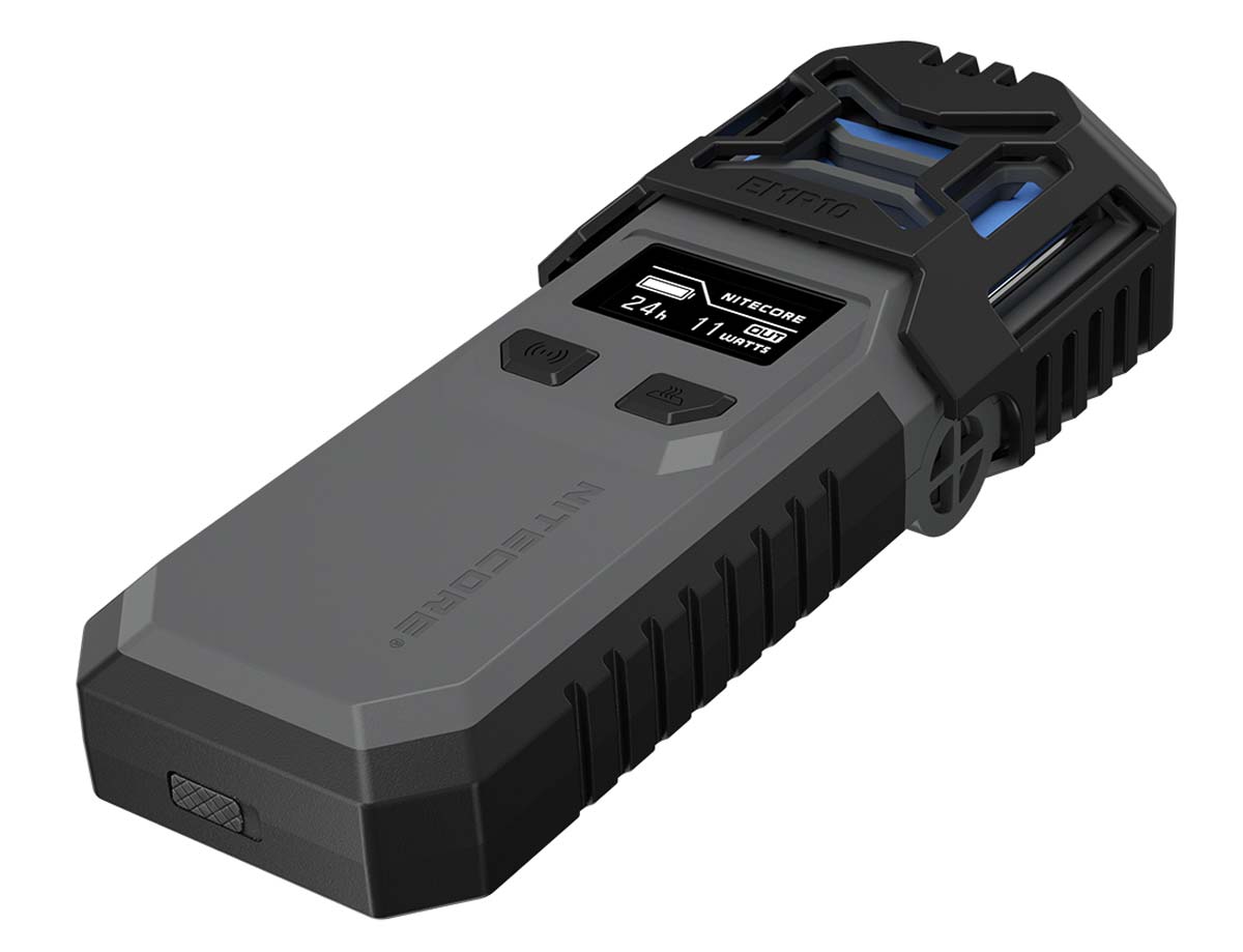 Seitenansicht des Nitecore EMR10 Mückenabwehrgeräts, liegend und schräg dargestellt