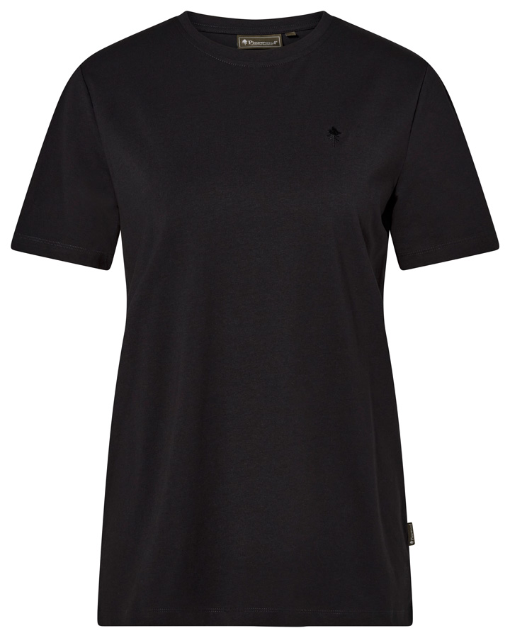 Schwarzes Damen-T-Shirt von Pinewood aus dem 3er Pack mit klassischem Rundhalsausschnitt und dezentem gesticktem Logo auf der Brust.